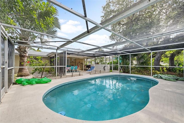 Photo 32 of 41 - 2331 Terry Ln, Sarasota, FL 34231