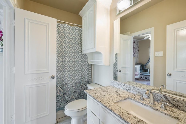 Photo 21 of 32 - 148 Country Club Dr, Rockwall, TX 75032
