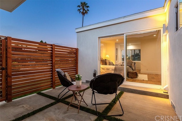 Photo 17 of 33 - 4501 Don Valdes Dr, Los Angeles, CA 90008