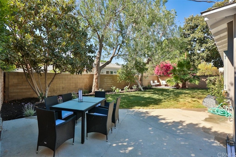 Photo 27 of 36 - 4211 W Woodland Ave, Burbank, CA 91505