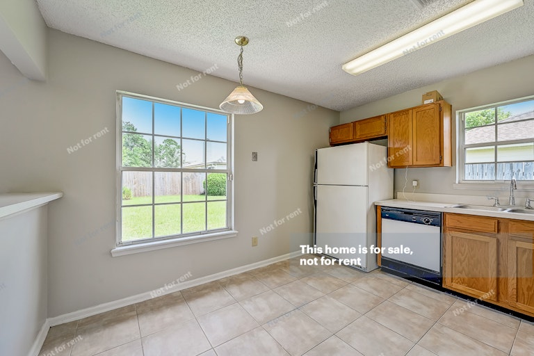 Photo 18 of 31 - 8281 Velvet Springs Ln, Jacksonville, FL 32244