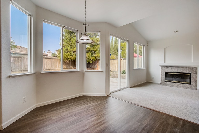 Photo 21 of 38 - 6648 Maple Creek Dr, Roseville, CA 95678