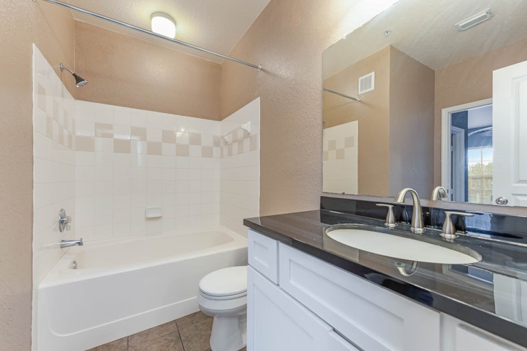 Photo 6 of 20 - 1502 Marsh Cove Ct #305, Tampa, FL 33619