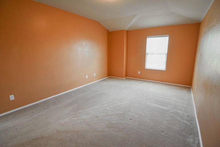 Photo 29 of 37 - 1701 Grassy View Dr, Fort Worth, TX 76131
