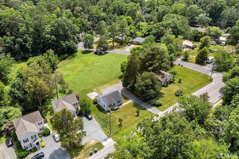 Photo 16 of 20 - 311 W Poplar Ave, Carrboro, NC 27510