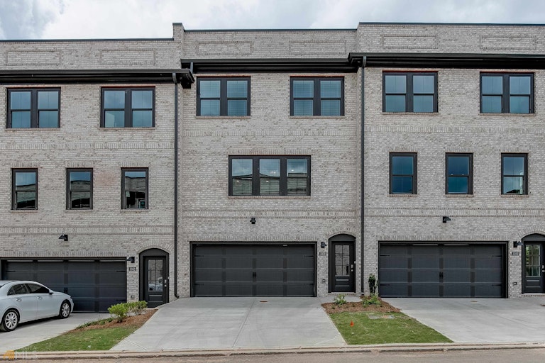 Photo 1 of 42 - 3372 Monarch Ave, Duluth, GA 30096