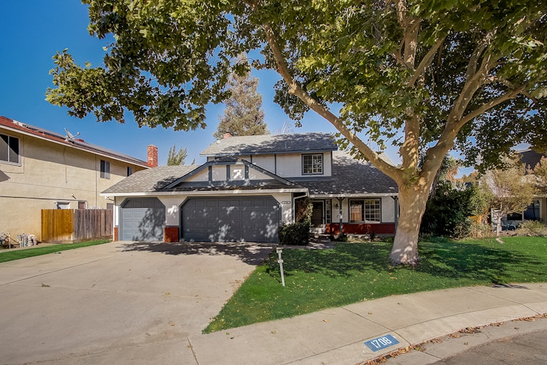 Photo 15 of 36 - 1708 Branchwood Cir, Modesto, CA 95355