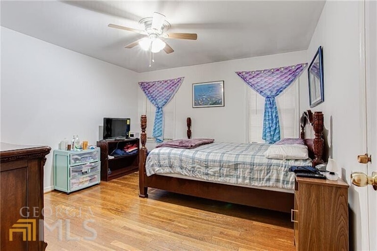 Photo 13 of 37 - 2612 Clairmont Rd NE, Atlanta, GA 30329