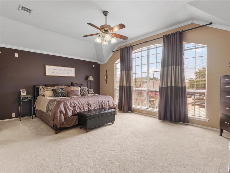 Photo 22 of 38 - 4133 Walnut Creek Ct, Fort Worth, TX 76137