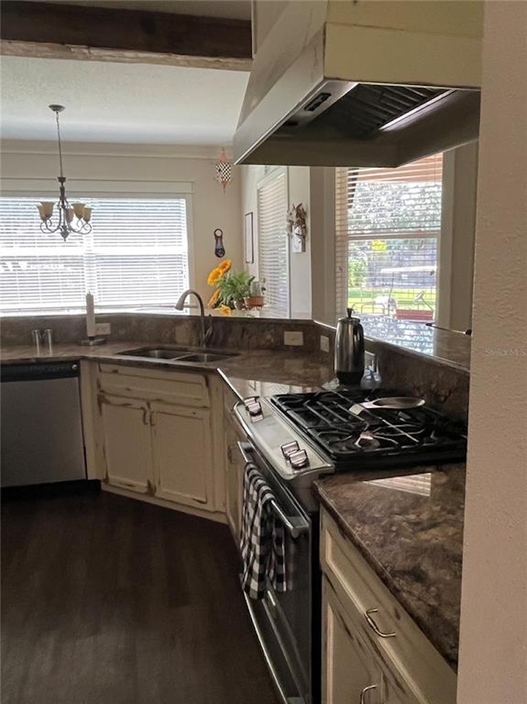 Photo 11 of 39 - 6009 Laurel Oak Dr, Lakeland, FL 33811