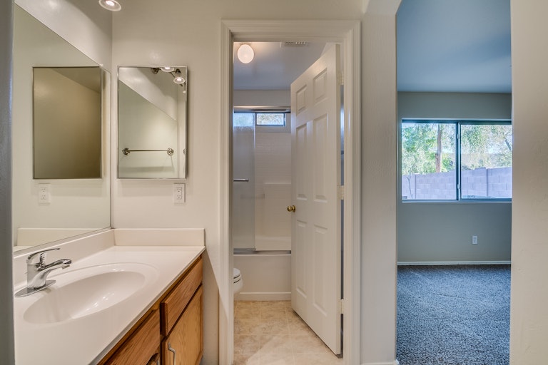 Photo 12 of 27 - 3326 W Fraktur Rd, Phoenix, AZ 85041