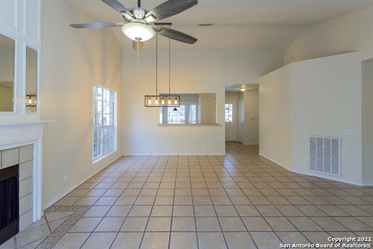 Photo 11 of 22 - 8622 Silent Oaks, San Antonio, TX 78250