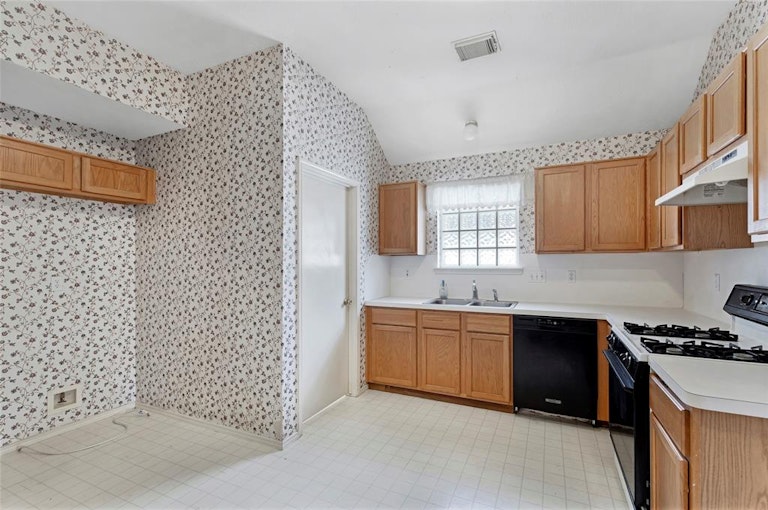 Photo 23 of 30 - 20023 Atasca Villas Dr, Humble, TX 77346