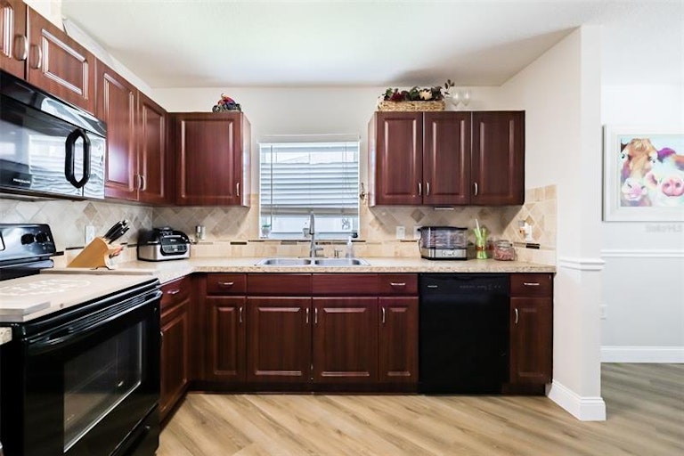 Photo 12 of 43 - 15429 Florida Breeze Loop, Wimauma, FL 33598
