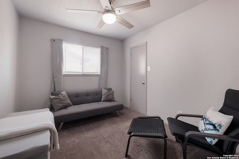 Photo 19 of 22 - 7434 Fieldgate Dr, San Antonio, TX 78227