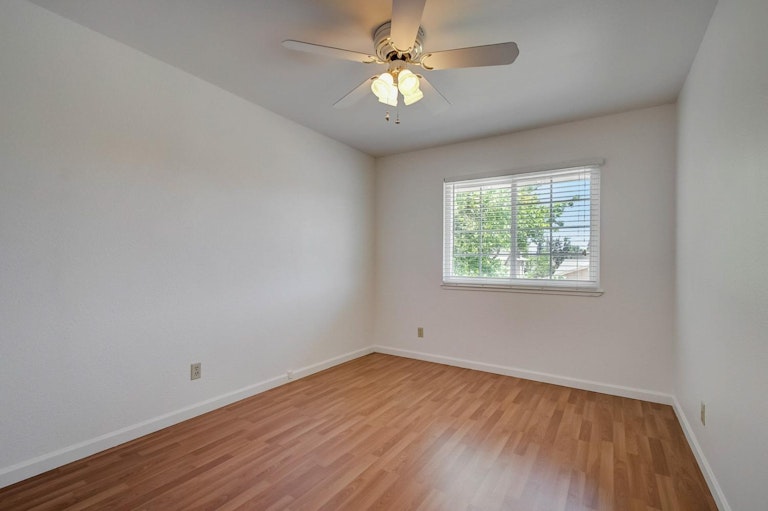 Photo 19 of 27 - 8121 Garryanna Dr, Citrus Heights, CA 95610