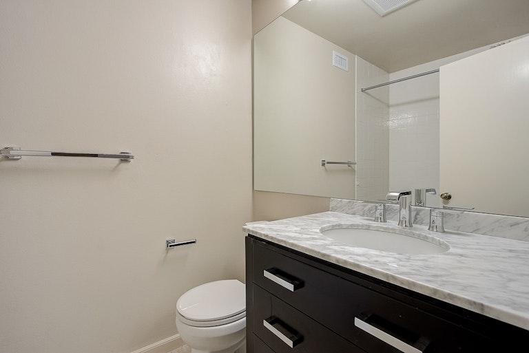 Photo 28 of 35 - 106 Hartnell Pl, Sacramento, CA 95825