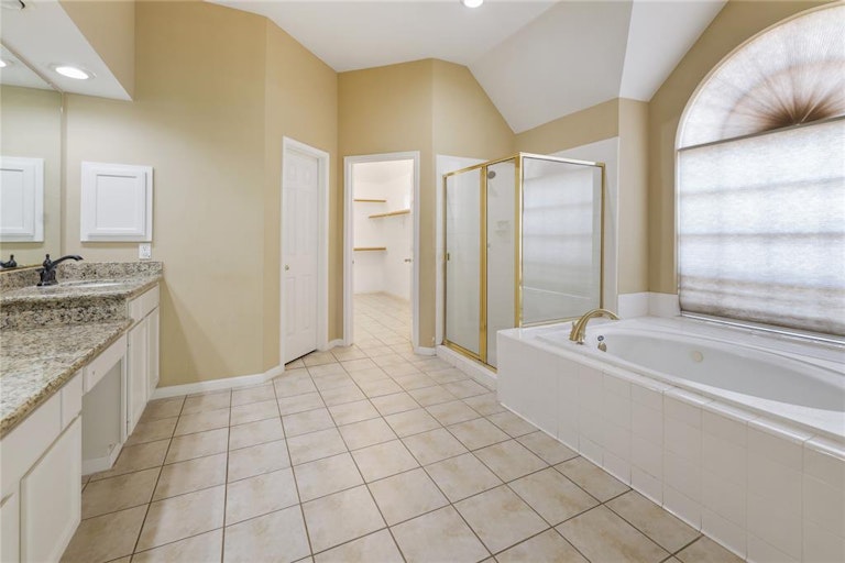 Photo 20 of 37 - 811 Whitby Ct, Sugar Land, TX 77479
