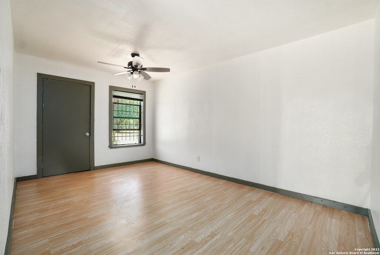 Photo 8 of 21 - 850 Hammond Ave, San Antonio, TX 78210