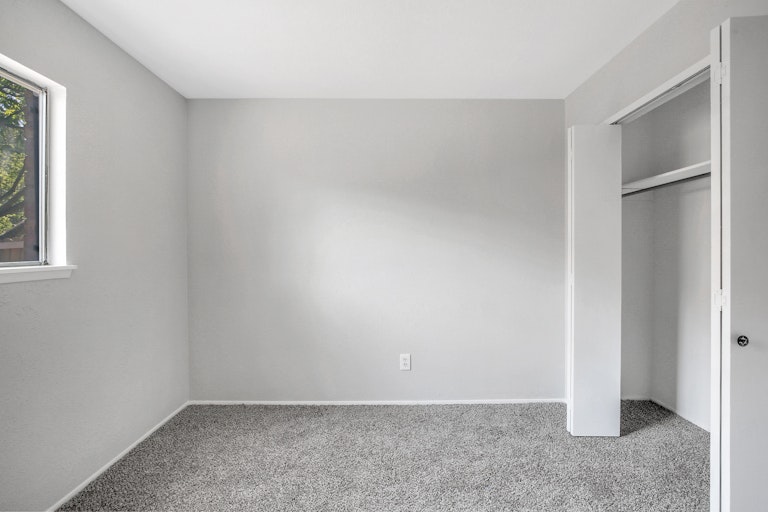 Photo 12 of 25 - 2324 Chinaberry Dr, Bedford, TX 76021