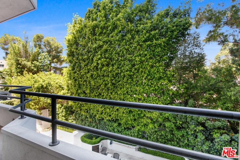 Photo 31 of 40 - 10601 Wilshire Blvd #404, Los Angeles, CA 90024
