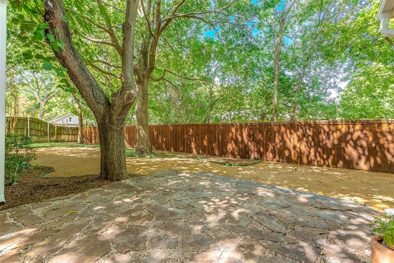 Photo 23 of 38 - 405 N Bradley St, McKinney, TX 75069