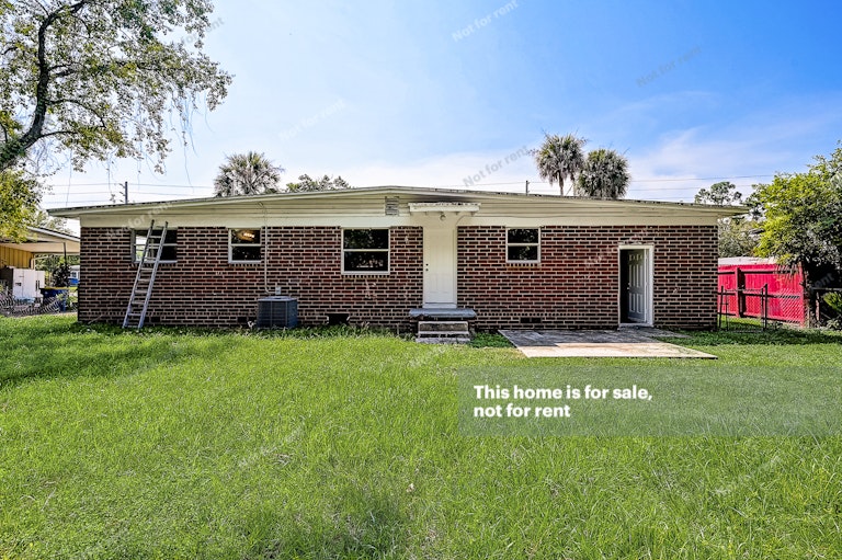 Photo 13 of 27 - 3503 Rogero Rd, Jacksonville, FL 32277