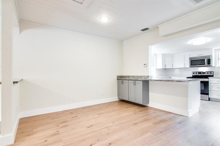 Photo 10 of 31 - 1580 Tioga Ave, Clearwater, FL 33756