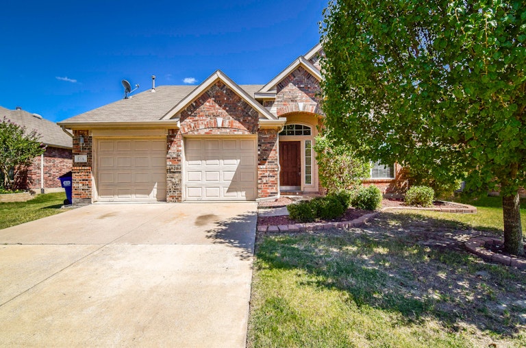 Photo 1 of 37 - 519 Wolf Dr, Forney, TX 75126