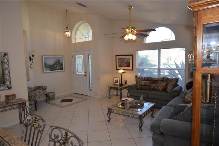 Photo 5 of 25 - 13908 Budworth Cir, Orlando, FL 32832