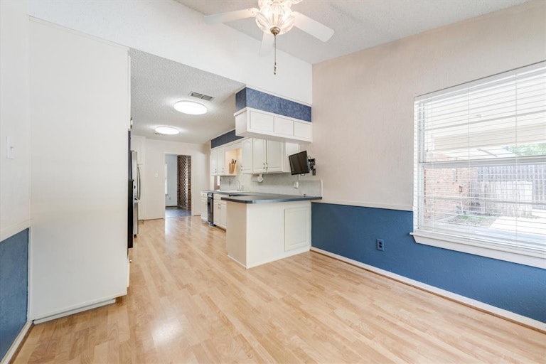 Photo 18 of 40 - 312 Greenbriar Ln, Colleyville, TX 76034