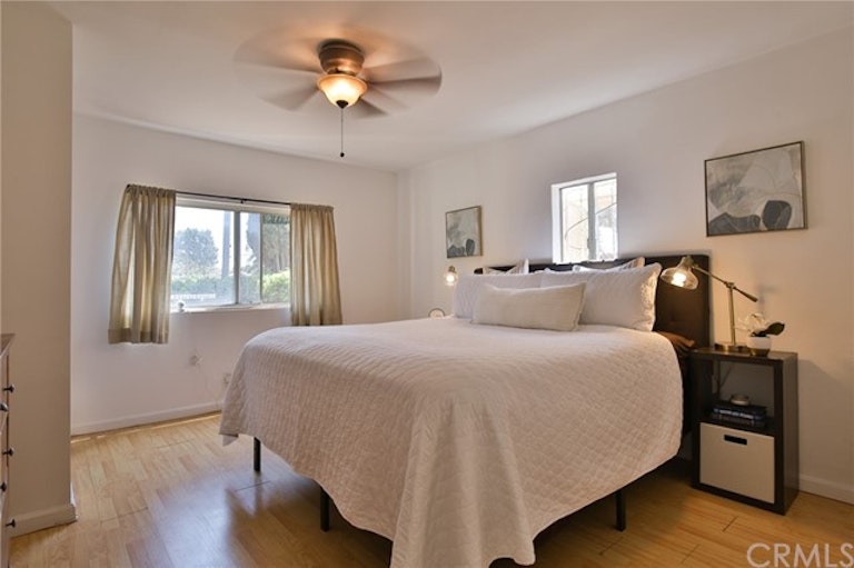 Photo 14 of 31 - 601 W 108th St, Los Angeles, CA 90044