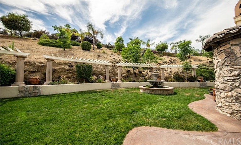 Photo 10 of 48 - 34722 Simi Dr, Yucaipa, CA 92399