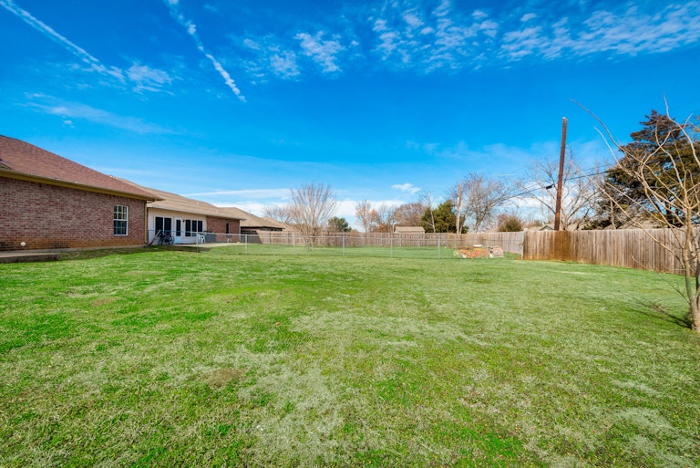 Photo 32 of 32 - 345 Cotton Dr, Mansfield, TX 76063