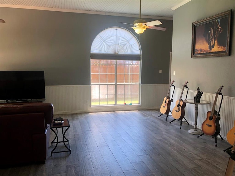 Photo 4 of 30 - 7513 Silverthorn Dr, Rowlett, TX 75089