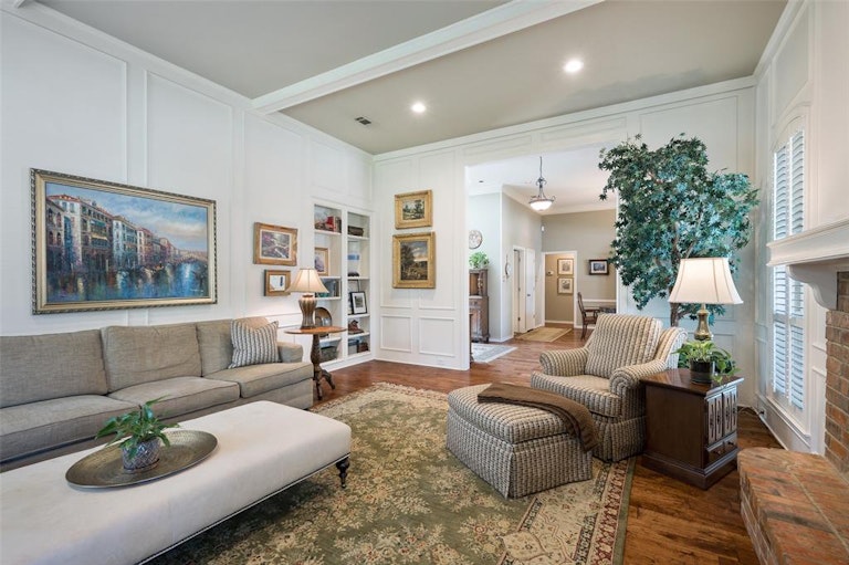Photo 12 of 40 - 7336 Williamswood Dr, Dallas, TX 75252