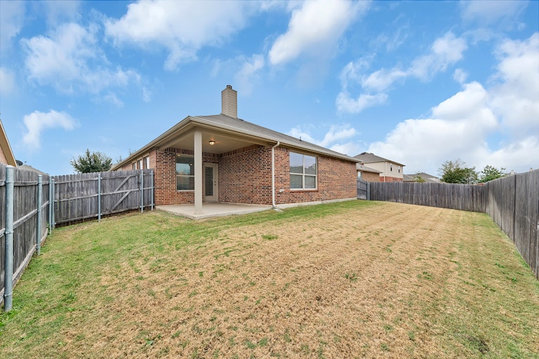 Photo 31 of 31 - 808 W Bend Blvd, Burleson, TX 76028