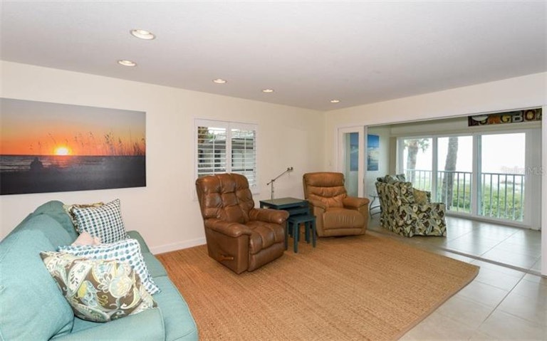 Photo 8 of 25 - 6701 Gulf Of Mexico Dr #310, Longboat Key, FL 34228