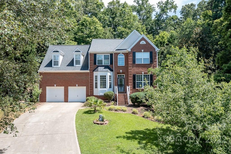 Photo 1 of 37 - 14200 Queens Carriage Pl, Charlotte, NC 28278
