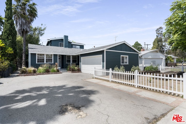 Photo 1 of 33 - 1157 Lake St, Venice, CA 90291