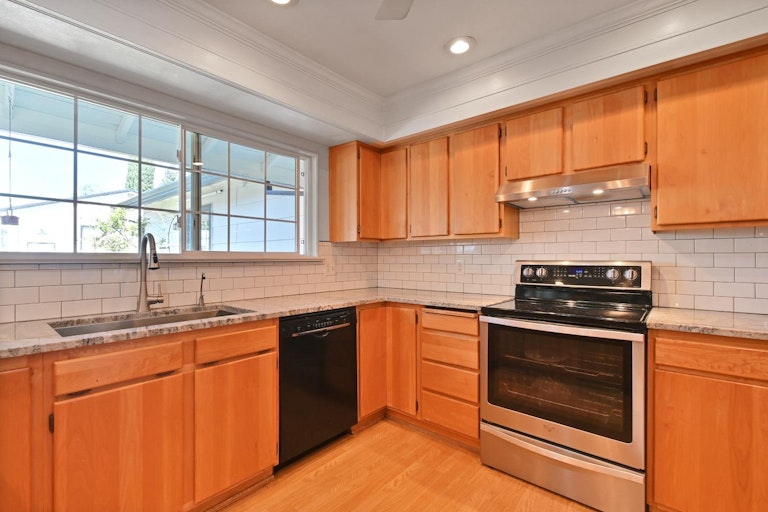 Photo 18 of 70 - 459 Wilder Ave, Yuba City, CA 95993