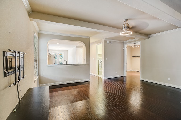 Photo 21 of 36 - 2620 Lightfoot Trl, Austin, TX 78745