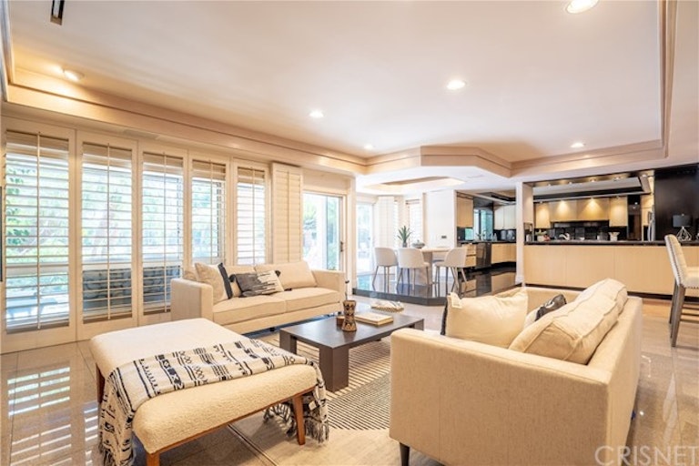 Photo 16 of 72 - 10214 Candleberry Ln, Northridge, CA 91324