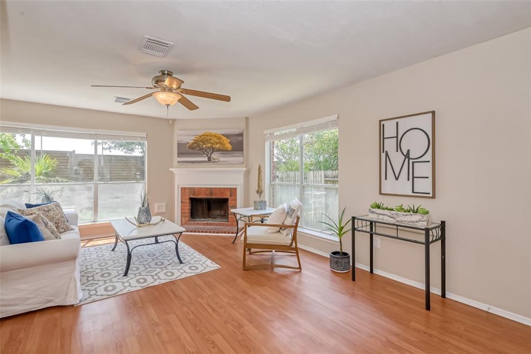 Photo 9 of 42 - 8706 Fondren Village Dr, Houston, TX 77071