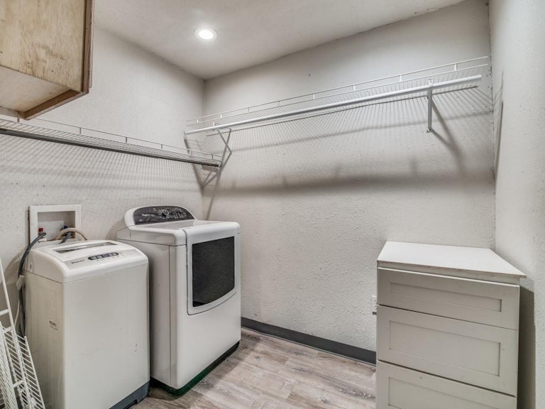 Photo 13 of 16 - 3220 Moon Dr, Mesquite, TX 75150