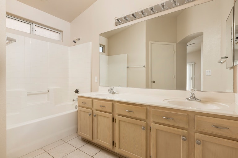 Photo 11 of 21 - 1315 E Helena Dr, Phoenix, AZ 85022