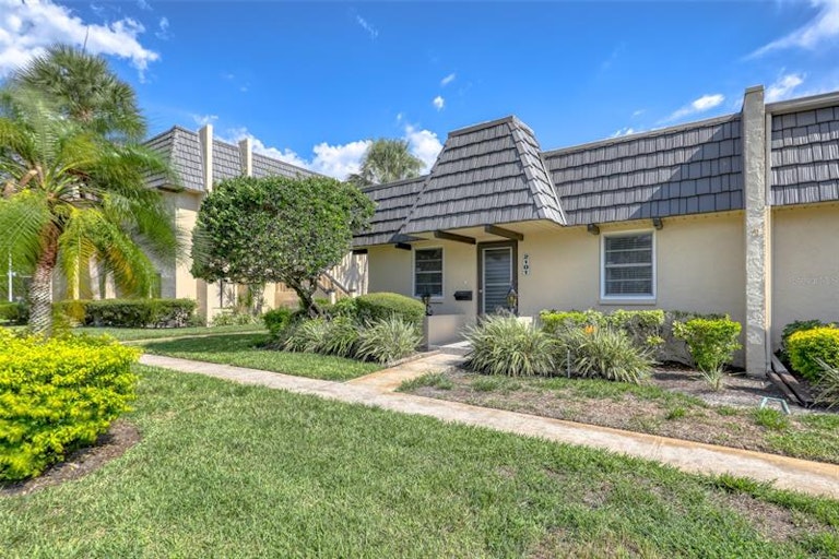 Photo 27 of 38 - 2101 Cordova Grn, Seminole, FL 33777