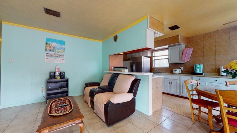 Photo 17 of 48 - 10811 Sagevale Ln, Houston, TX 77089