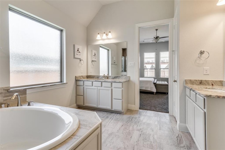 Photo 20 of 33 - 2404 Carrington Dr, Mansfield, TX 76063