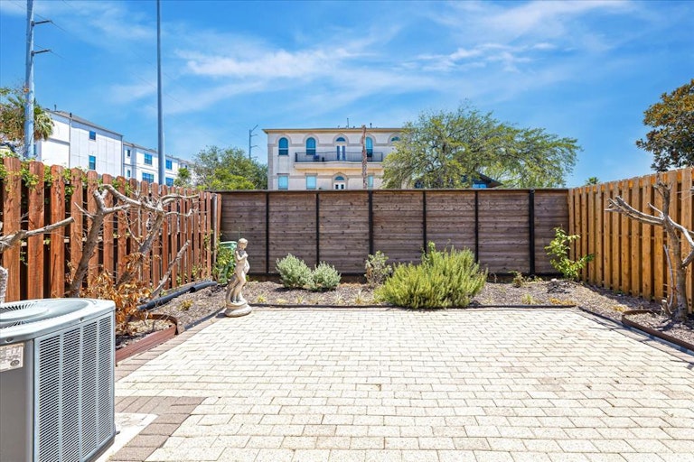 Photo 38 of 47 - 2828 Bering Dr, Houston, TX 77057